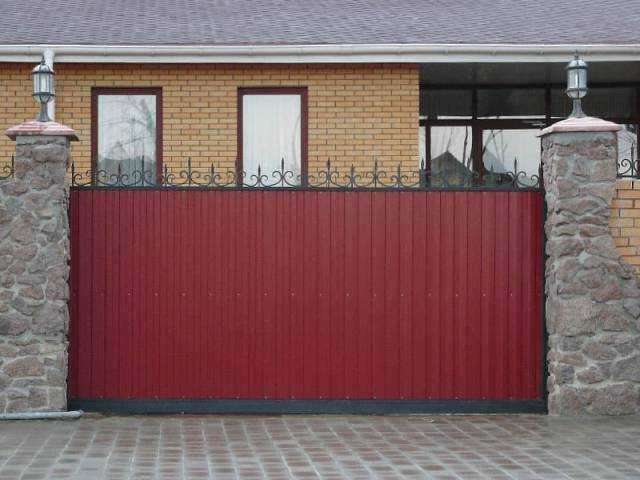Заборы из профнастила, виды, характеристики - фото примеров