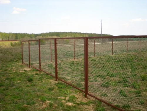 Забор плетёный из досок своими руками