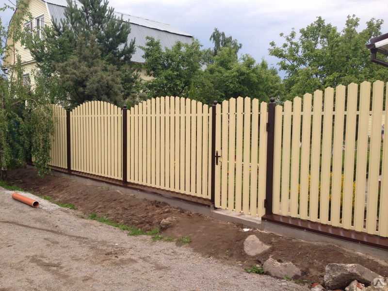Как сделать забор из сетки рабицы — новые методы установки + расчет