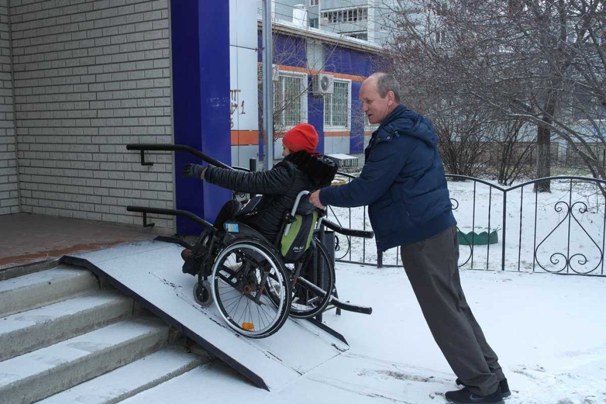 Как сделать пандус: установка пандуса в частном и многоквартирном доме