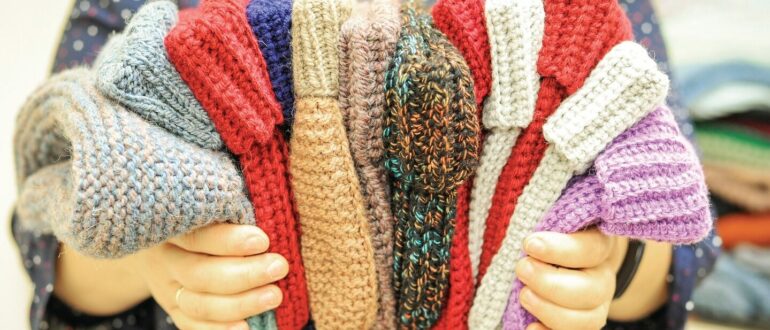 Особенности выбора детских шарфов и шапок: уют, тепло и безопасность